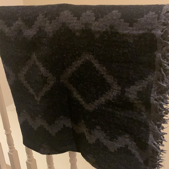 Diamond Mosaic Blanket Scarf - Picture 4 of 4